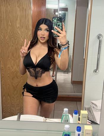 Vivian, 26  female escort, Myrtlebeach